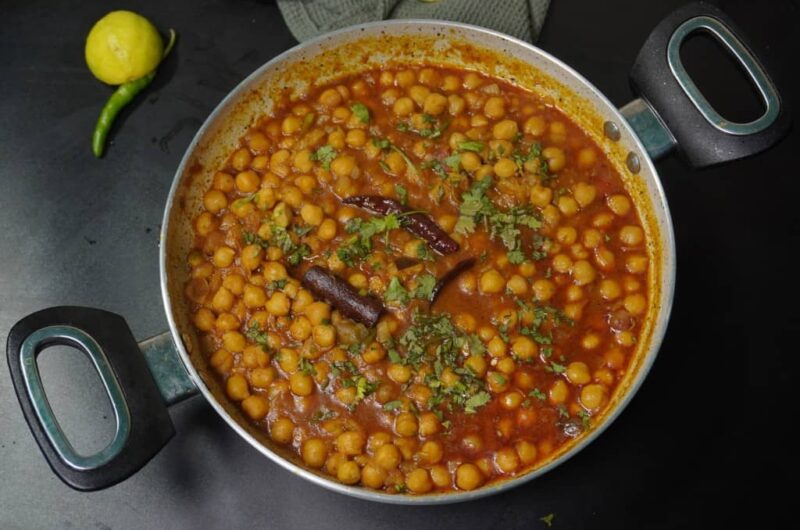 Easy Indian Chickpea Curry (Kabuli Chana Masala)