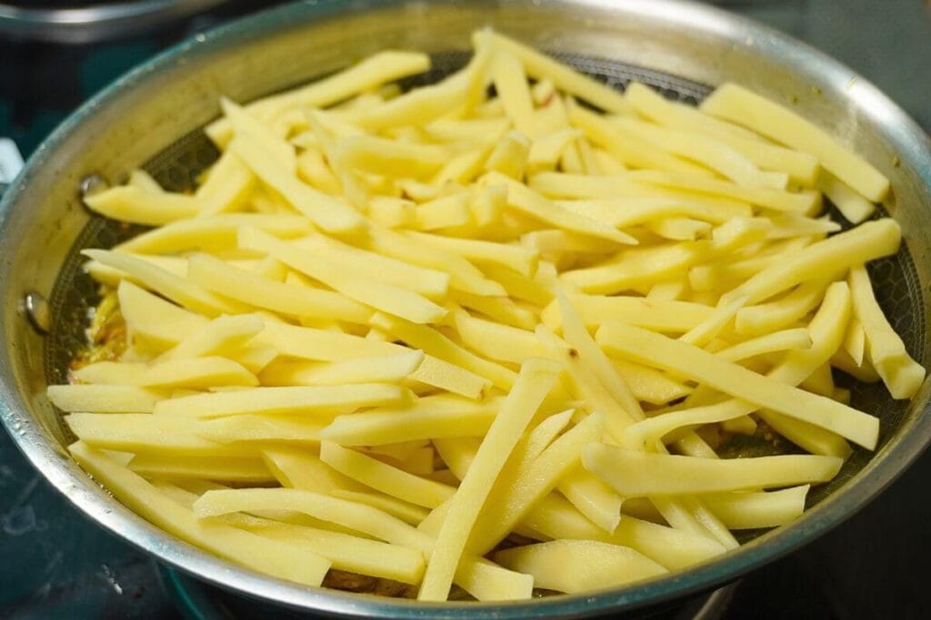 potato stir fry add potato in pan