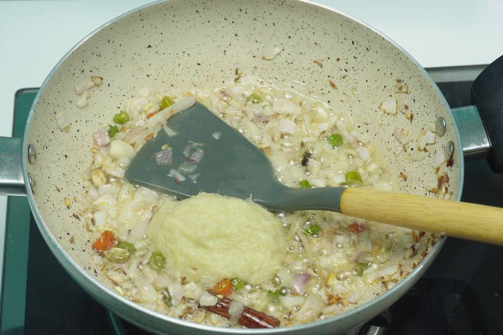 aloo-gobi add ginger garlic paste