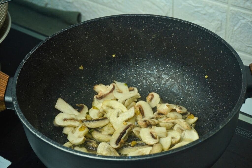Fried rice with mushroom step 2