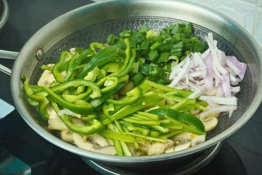 Mushroom Stir Fry With Soy Sauce step 4