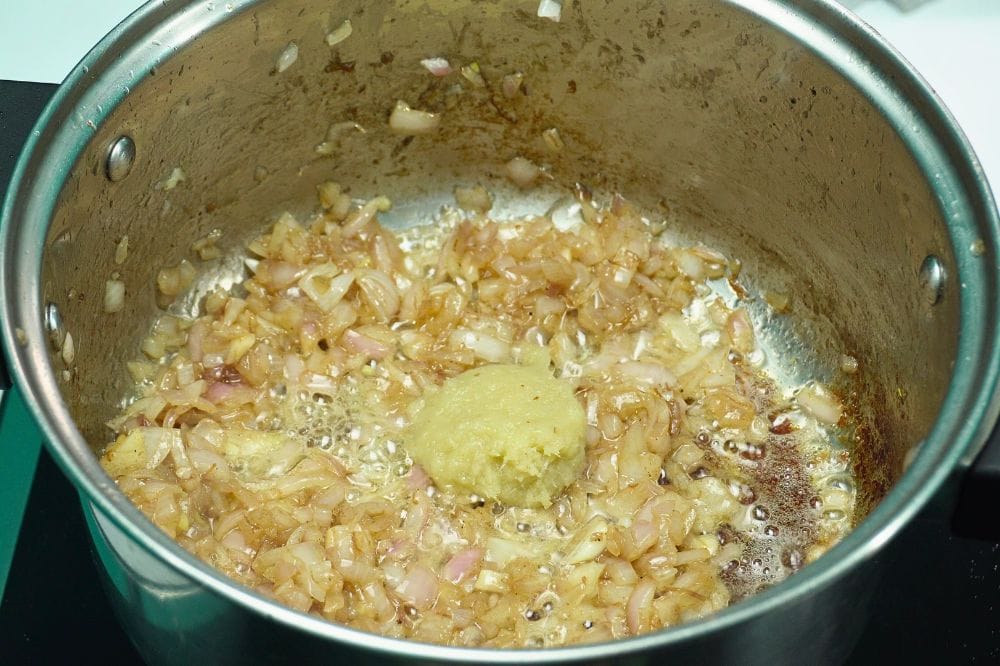 beef-stew-with-potatoes add garlic paste