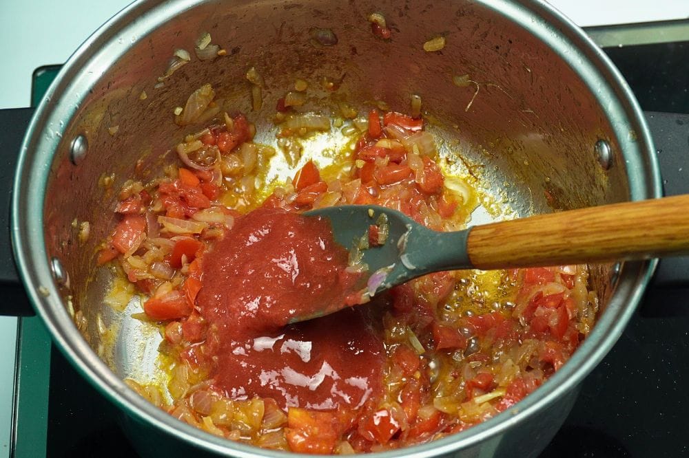 beef-stew-with-potatoes add tomato paste