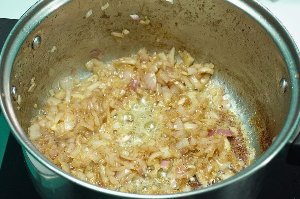 beef-stew-with-potatoes onition stiring