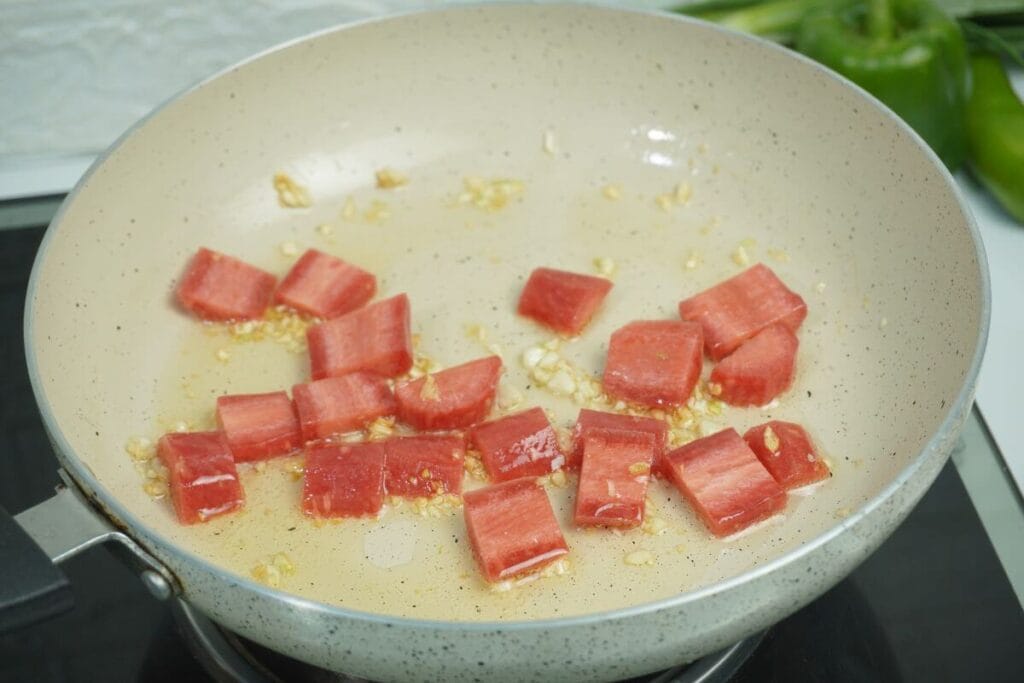 carrot in pan