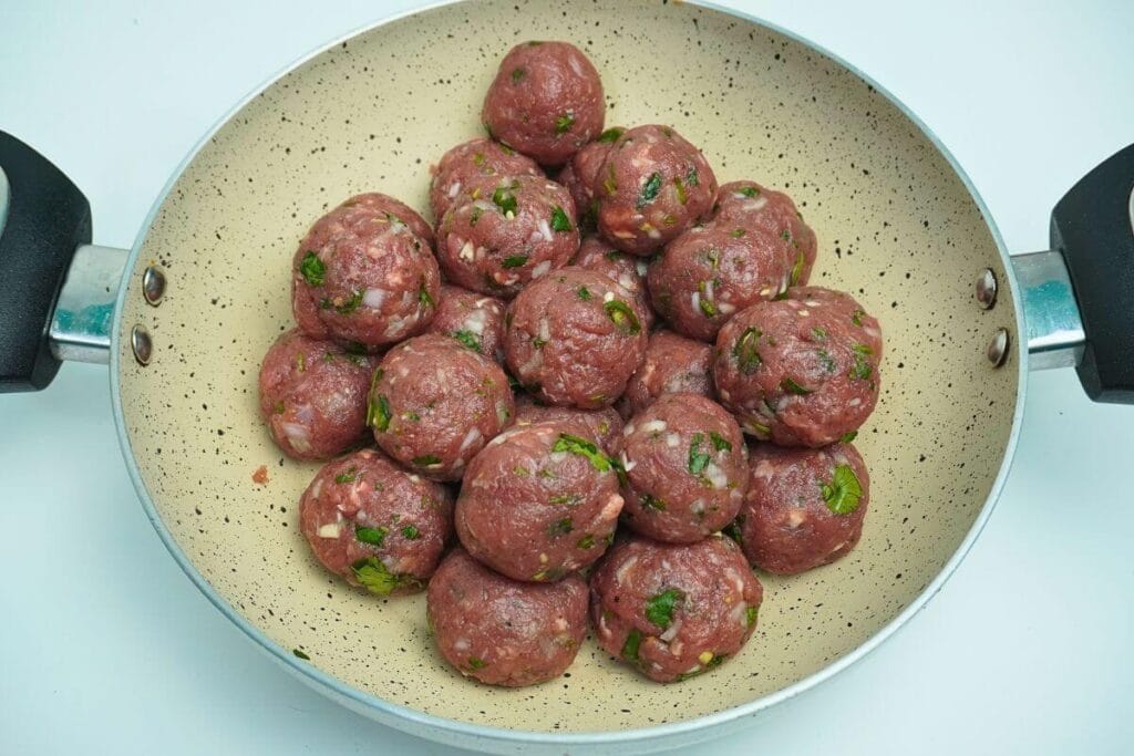ground beef meatballs shape