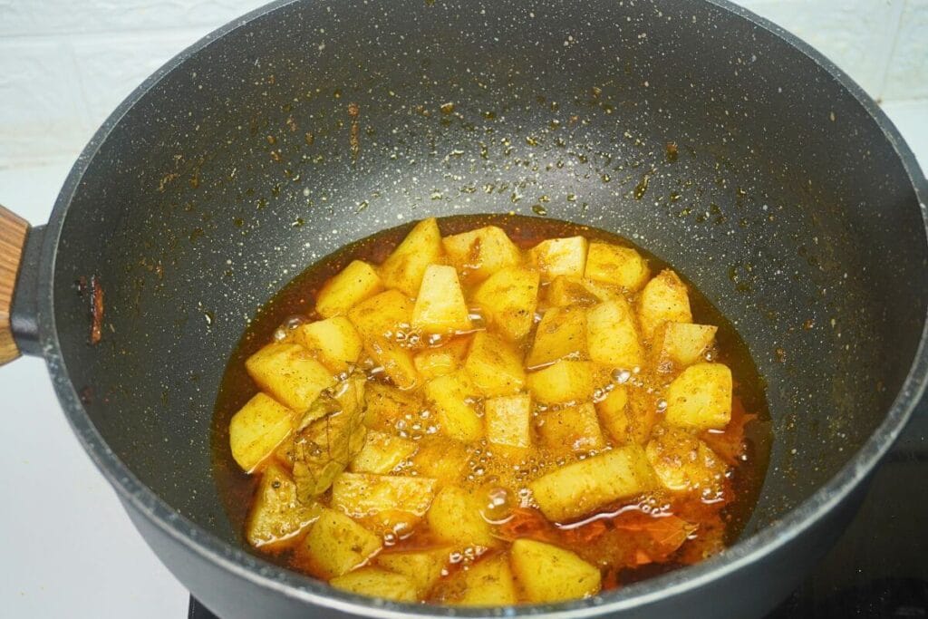 potato in pan