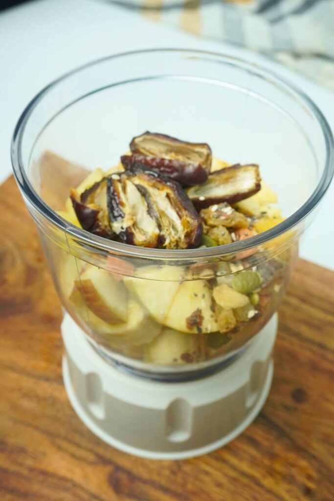 apple and banana smoothie add ll ingredients in blender jar