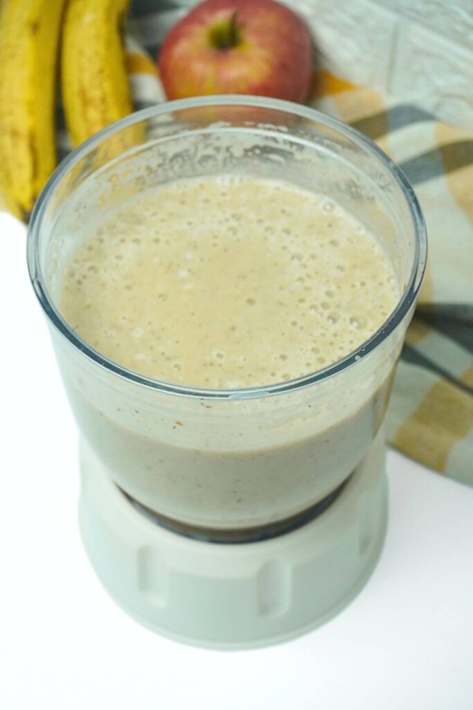 apple and banana smoothie smoothie in blender jar