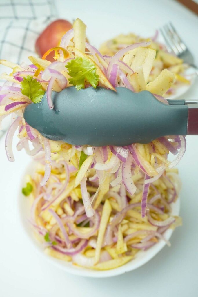apple and onion salad serving