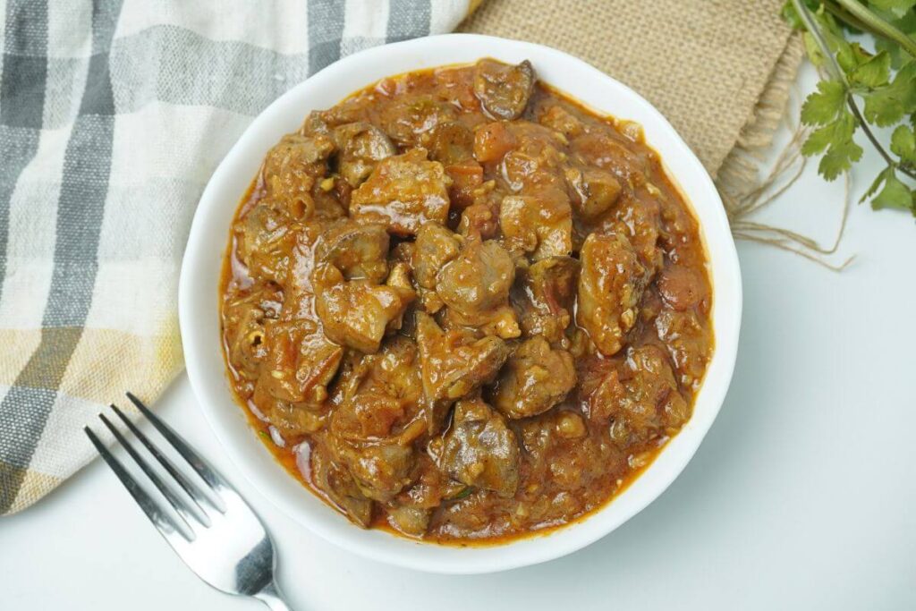 chicken liver and gizzard curry ready to serve