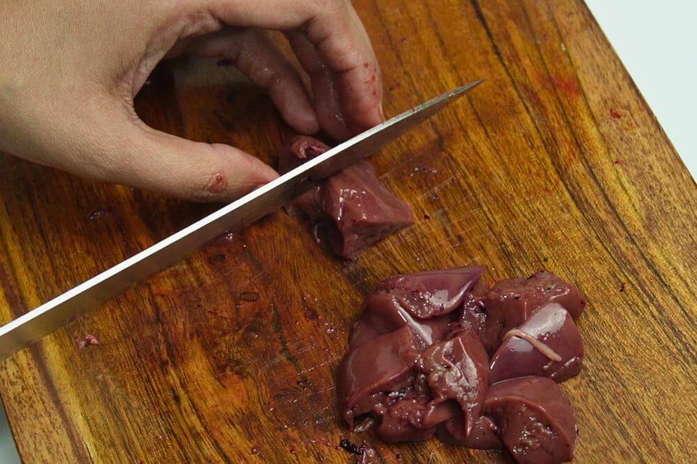 chicken liver fritters liver cutting