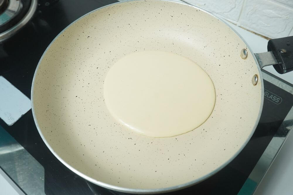 fluffy pancakes batter add in pan
