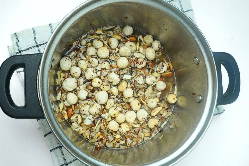 sweet vermicelli pudding kimami sewai add all nuts in chasni