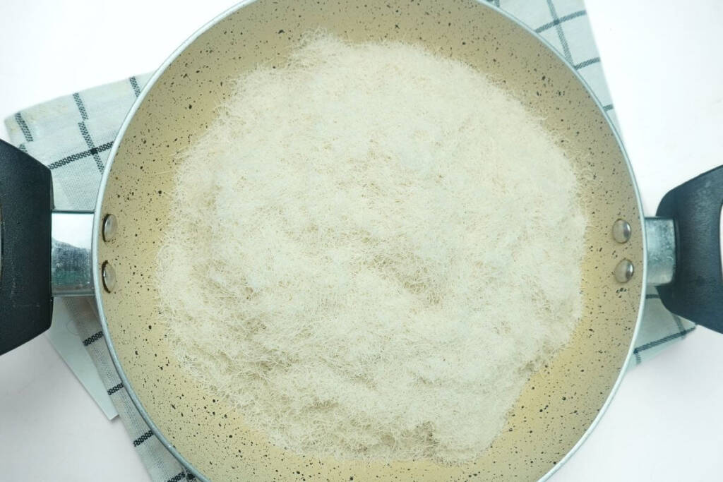 sweet vermicelli pudding kimami sewai add vermicelli white sewai