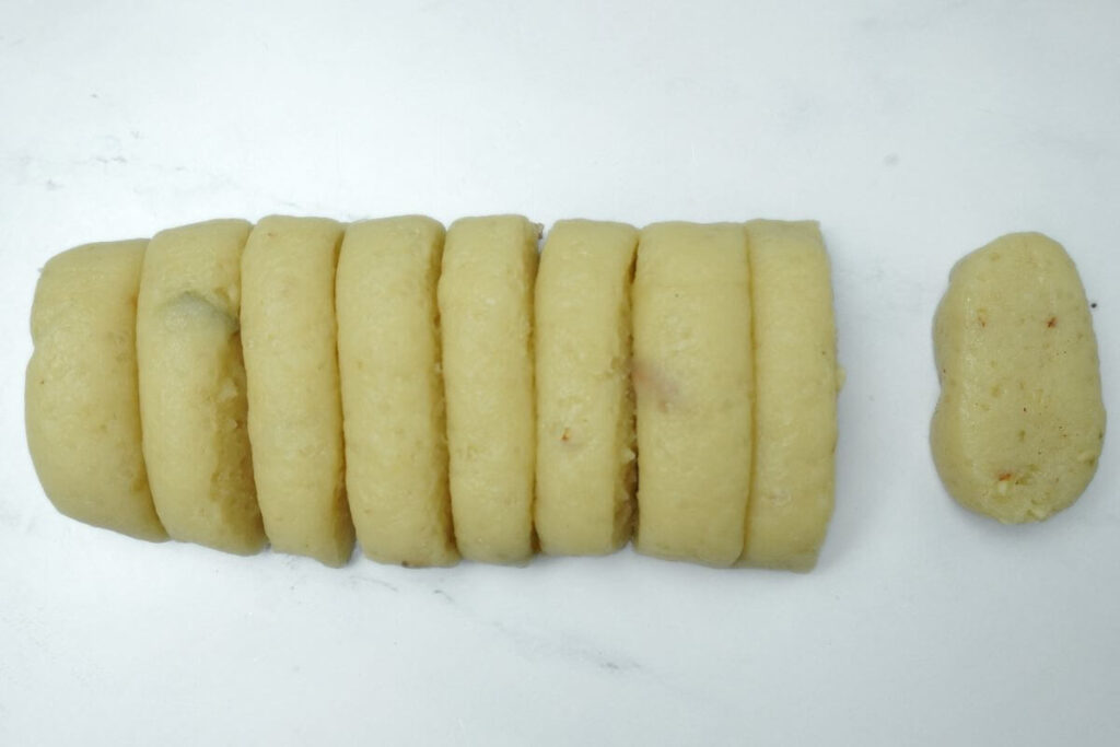 Air Fryer Khasta cutting khasta pices