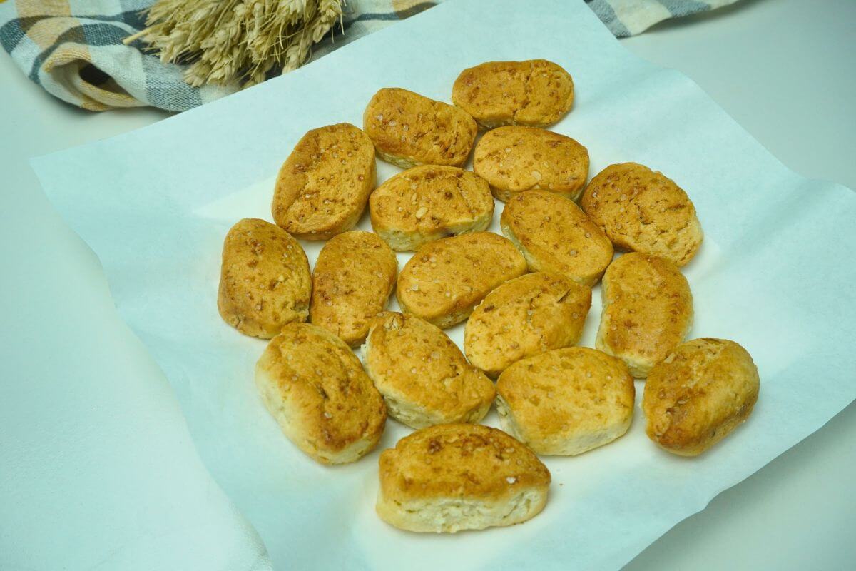 Air Fryer Khasta in serving tray