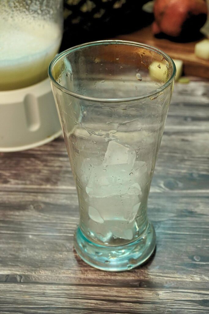 muskmelon mojito add ice cubes