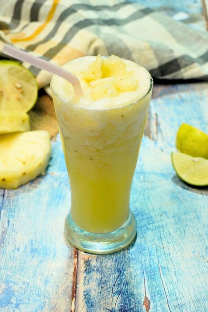 pineapple mojito serving