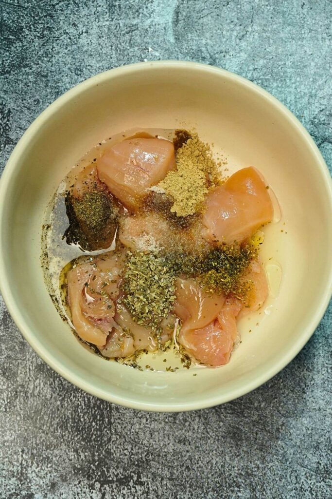 Chicken peaces in airfryer add spices