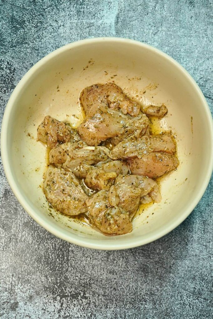 Chicken peaces in airfryer mix well