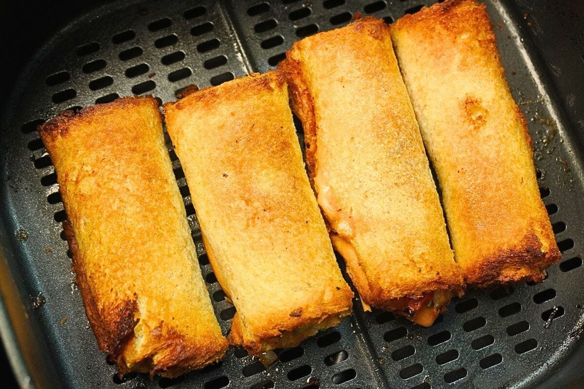 air fryer cheesy bread roll feature image