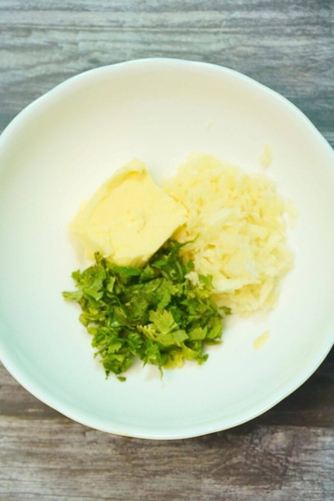 cheesy garlic bread in air fryer add butter garlic coriender leaves