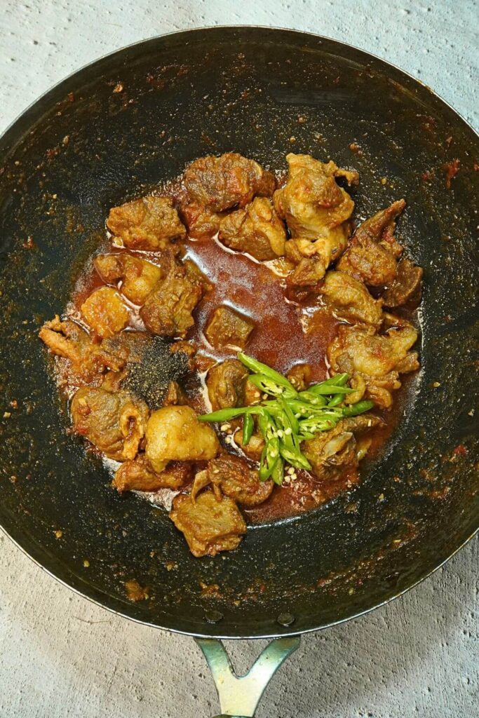 mutton kadhai add green chilli and black papper