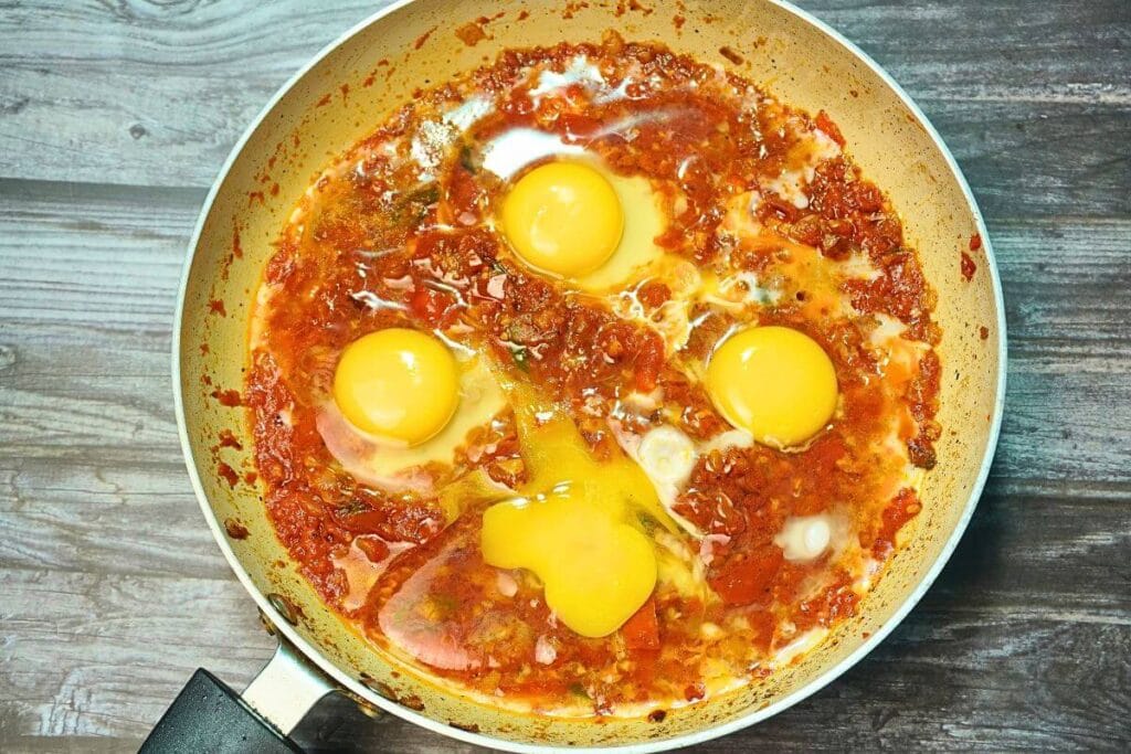 shakshuka add egg