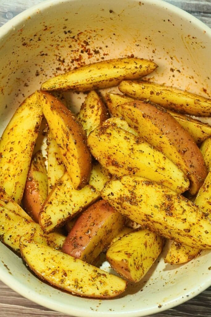 potato wedge in air fryer mix well