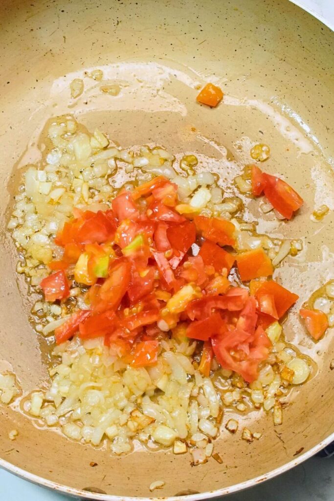 egg maggie masala add tomato